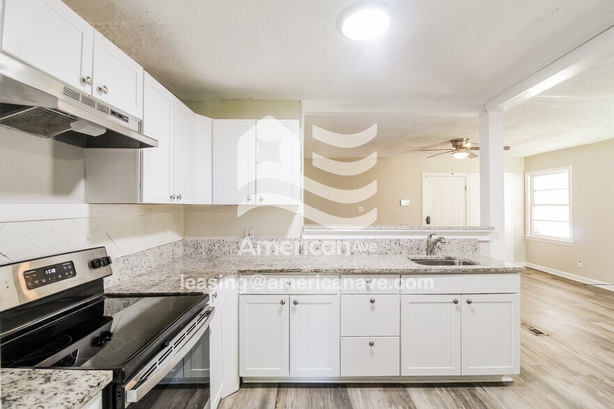 Building Photo - 4231 Searcy St