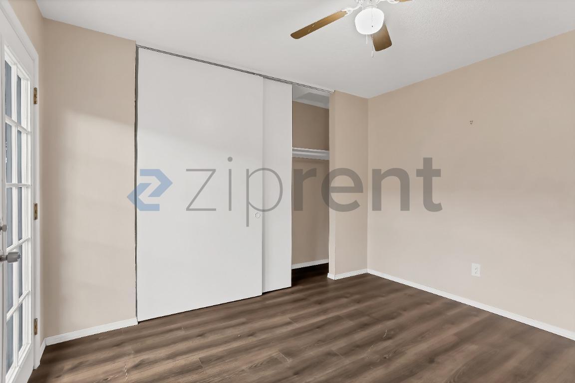 Building Photo - 16025 L St