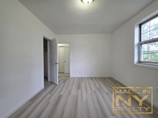 Building Photo - 2 bedroom in FLUSHING NY 11367