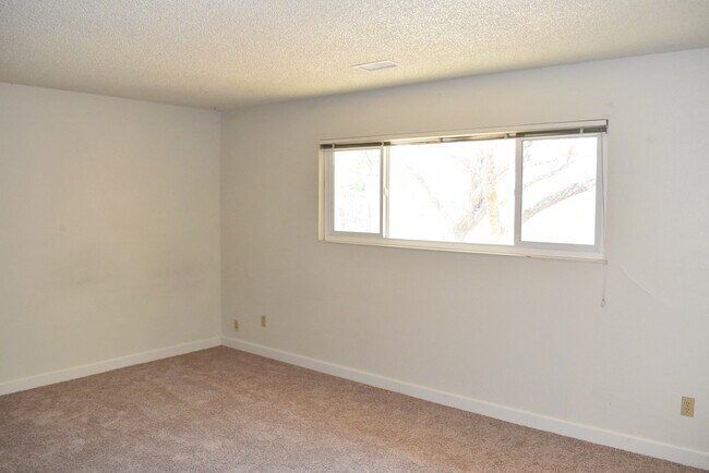 Building Photo - 247 Belford Pl