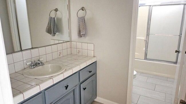 Building Photo - Irene Gem - 3bd & 2bth - SEWER & NATURAL GAS HOME!