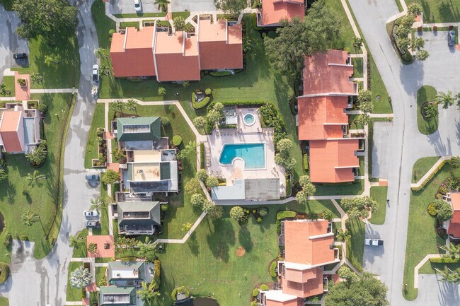Building Photo - 3303 SE Sandpiper Ct