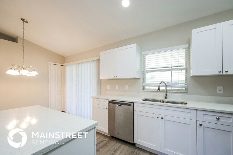 Building Photo - 3810 25th St SW