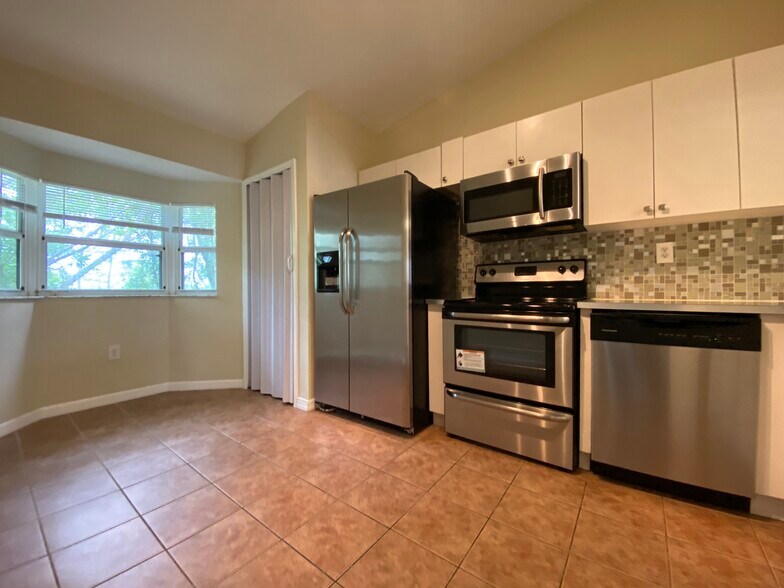 Building Photo - 1320 SE 31st Ct