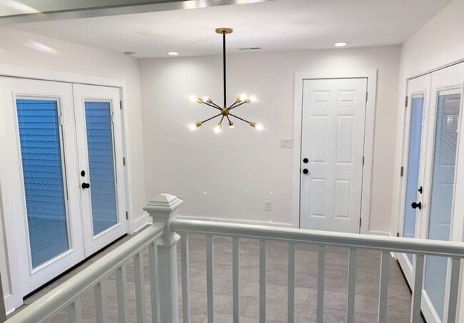 Building Photo - 1916 E 65th St