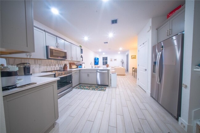Building Photo - 138 SW 171st Terrace