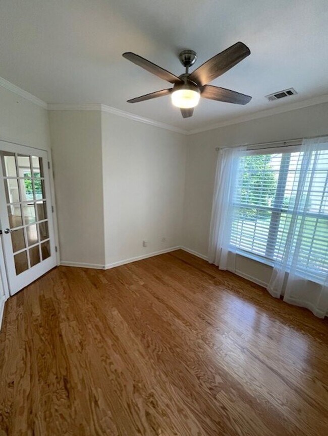 Building Photo - Gorgeous One-Level Ranch Style Home in The...