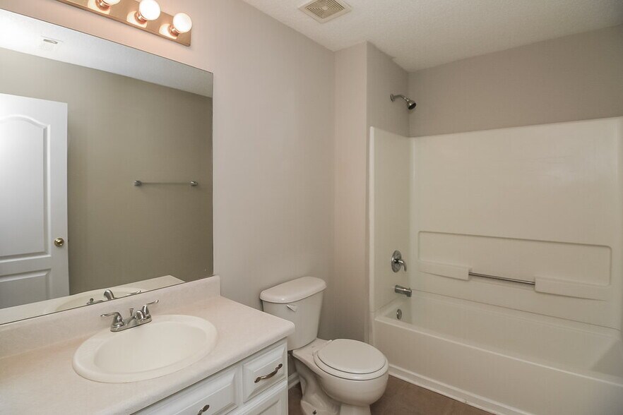 Building Photo - 4045 Lindsey Ln