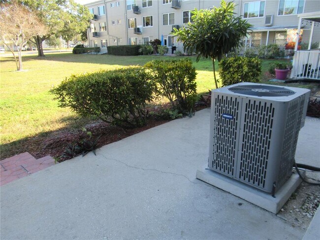 Building Photo - 2073 Denmark St