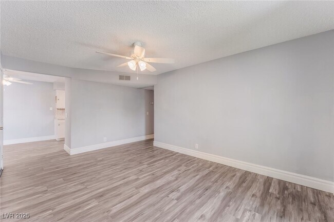 Building Photo - 3151 N Soaring Gulls Dr