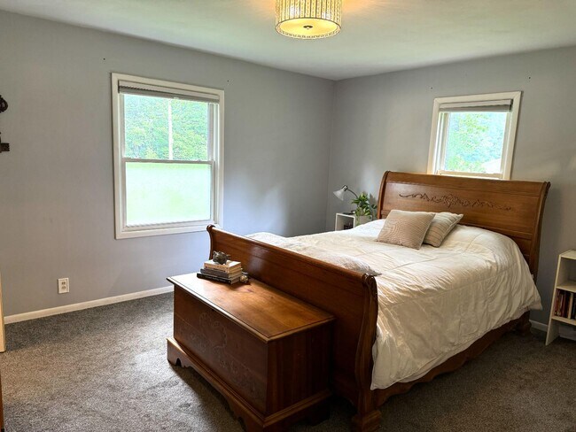 Building Photo - 144 Waukazoo Dr