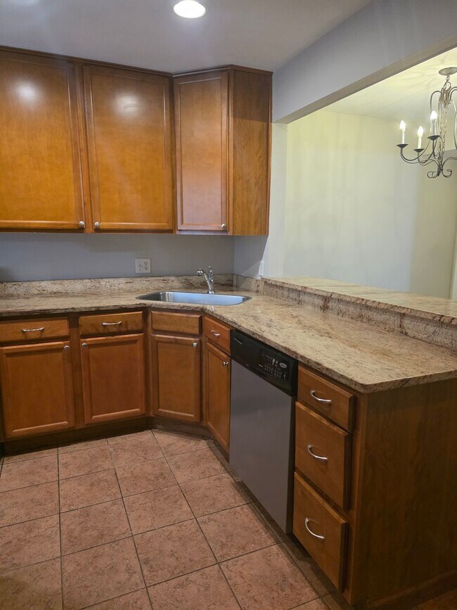 Building Photo - Twin Home in Saddlebrook