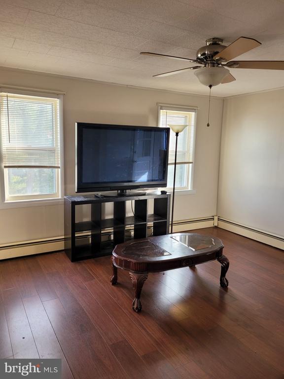 Building Photo - 308 Ash St