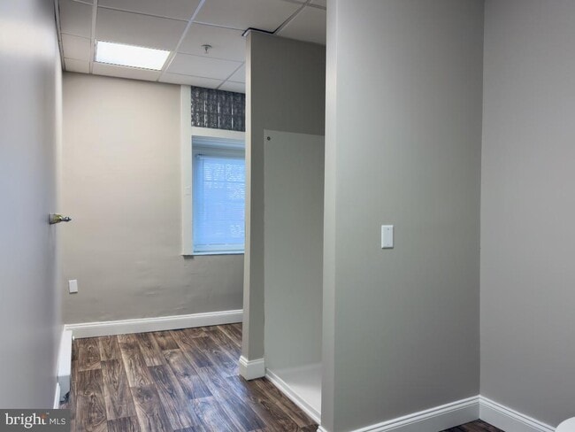 Building Photo - 100 S Front St