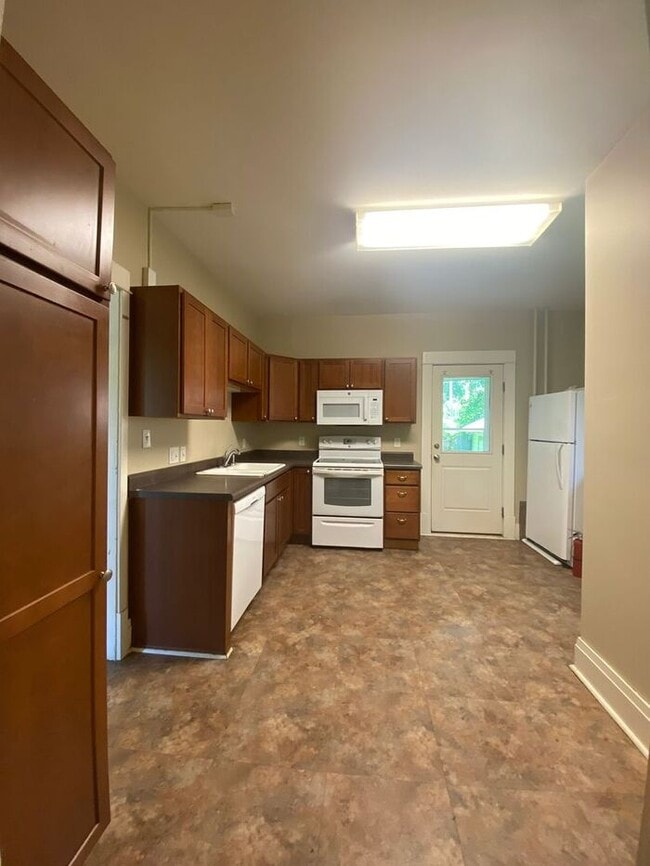 Building Photo - $2,250 | 3 Bedroom, 1.5 Bathroom House | NO PETS | Available for Immediate Move In!