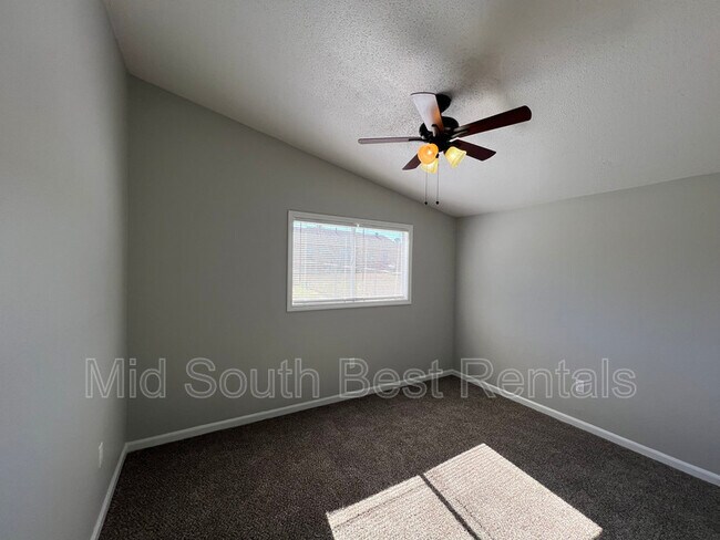 Building Photo - 481 Tuton Cove