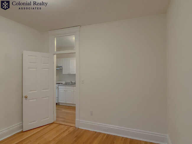 Building Photo - 6 Camelot Ct