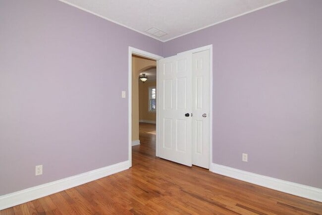 Building Photo - Sweet 3 Bedroom Home Close to Speedway