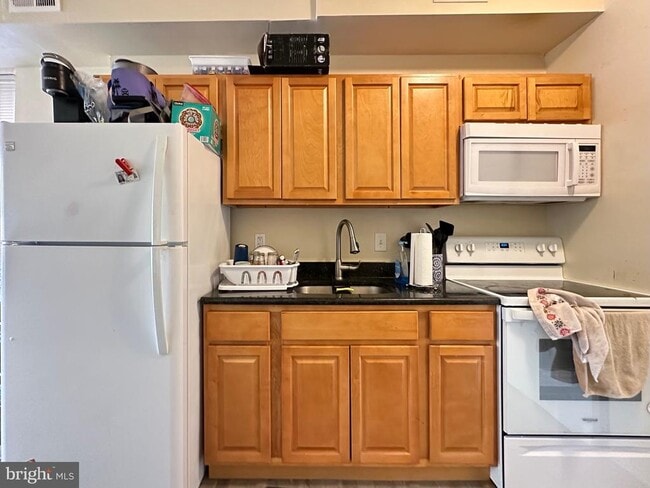 Building Photo - 1429 W Norris St