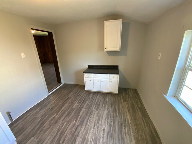 Building Photo - 903 Jewell St