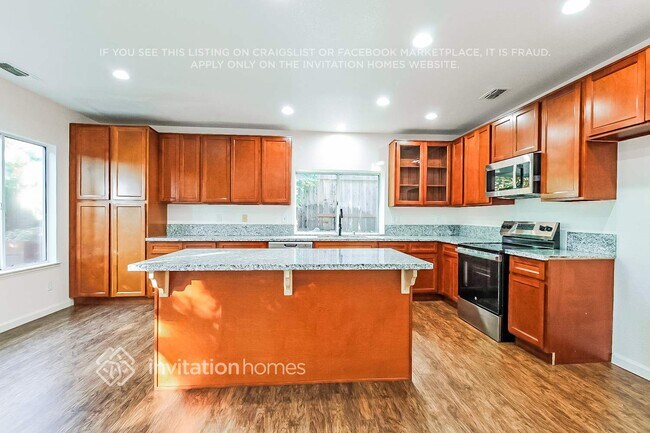 Building Photo - 6102 Cameo Dr