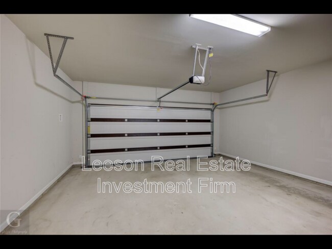 Building Photo - 652 Riverscape Dr