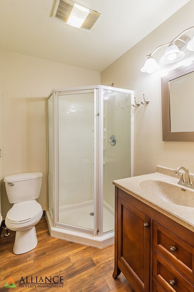 Building Photo - 729 Thurston St