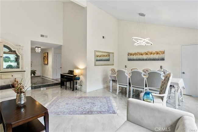 Building Photo - 196 S Donna Ct