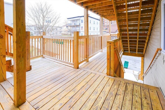 Building Photo - 105 Clarendon St