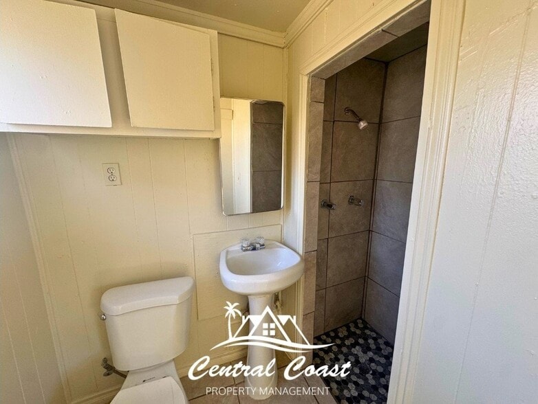 Building Photo - 0 E Chapel St