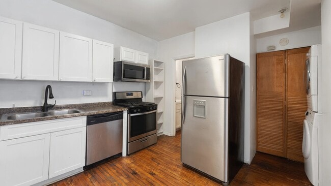 Building Photo - 1016 W Cullerton St