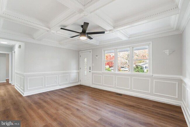 Building Photo - 4421 Kenwood Dr