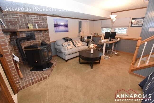 Building Photo - 1200 Bay Highlands Dr