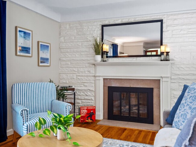 Building Photo - 386 Walworth Ave