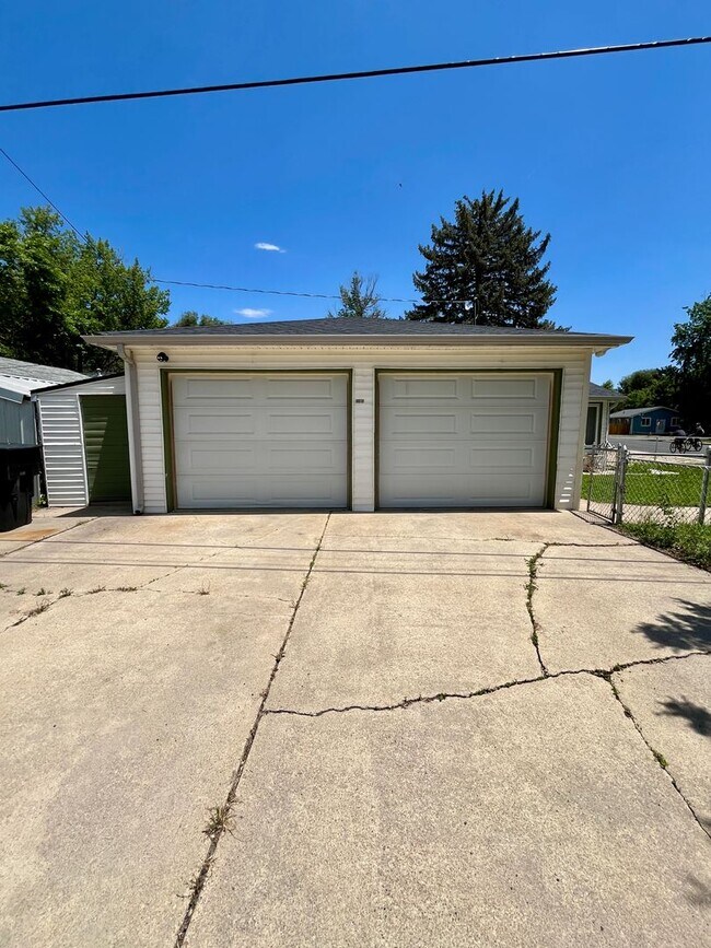Building Photo - Charming 3-Bedroom Home with Spacious Layo...