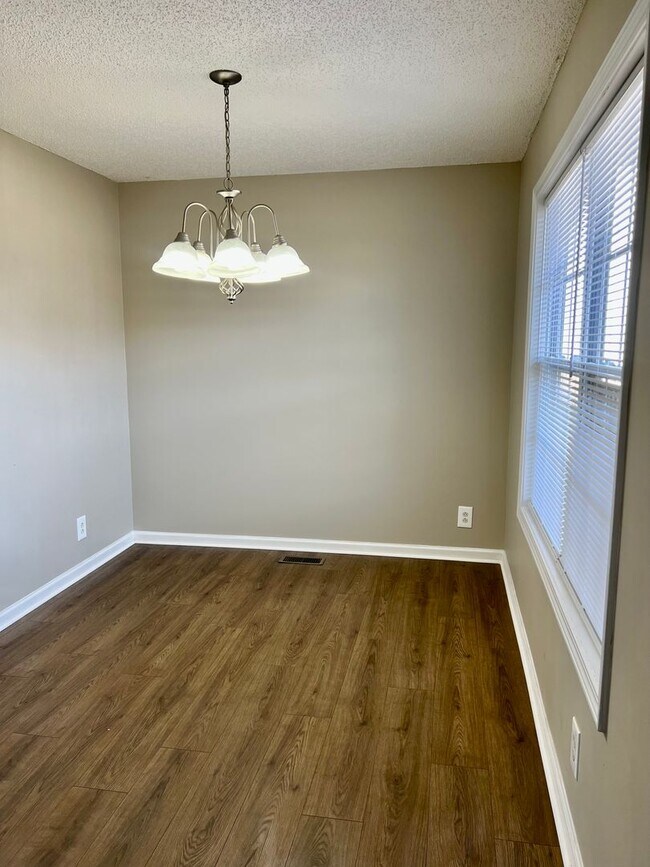 Building Photo - Newly Renovated Home Off Trenton Rd!