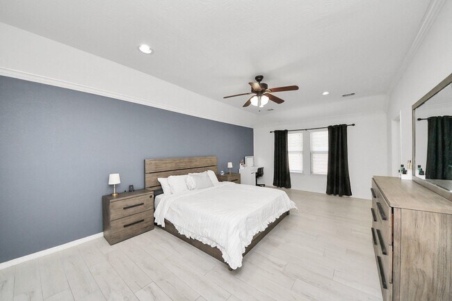 Building Photo - 6714 Albion Cresent Dr