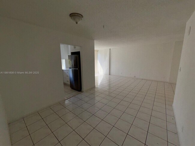 Building Photo - 17021 N Bay Rd