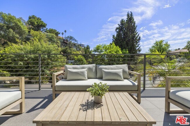 Building Photo - 2756 Westshire Dr