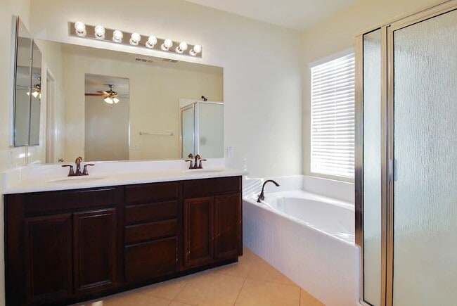 Building Photo - 27222 Golden Field Ct