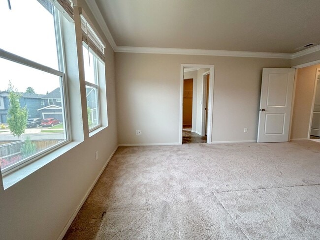Building Photo - 497 Himalaya St. NE