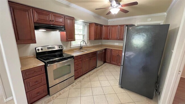 Building Photo - 804 Hillman St