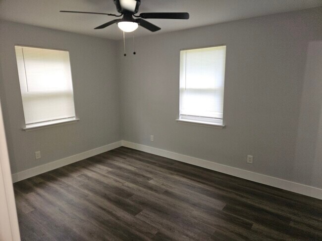 Building Photo - 4 bedroom newly remodeled Milton Home