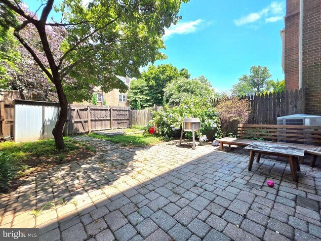 Building Photo - 2805 Balliett Ct