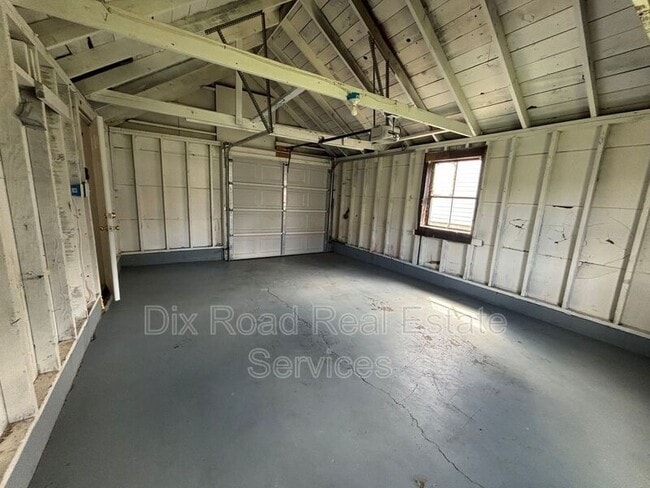 Building Photo - 165 Basswood Ave