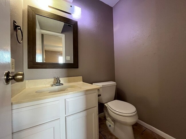 Building Photo - ONE BEDROOM LOFT TOWNHOME ON THE SOUTH SIDE!!