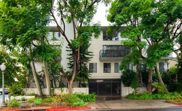Building Photo - Large and Modern tri-level townhouse in Westwood minutes from Beverly Hills and UCLA