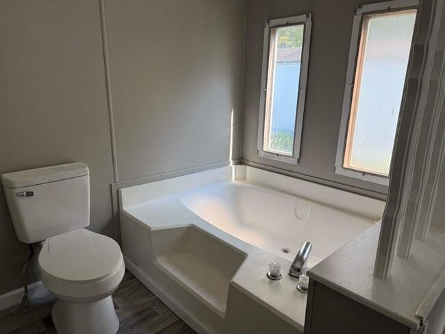 Building Photo - 2737 W Washington Center Rd