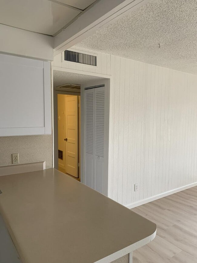 Building Photo - 4140 E Cliffside Trail