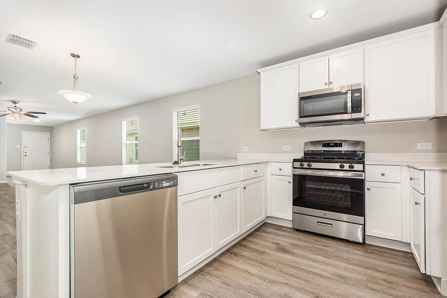 Primary Photo - 7601 Bluebell Ln
